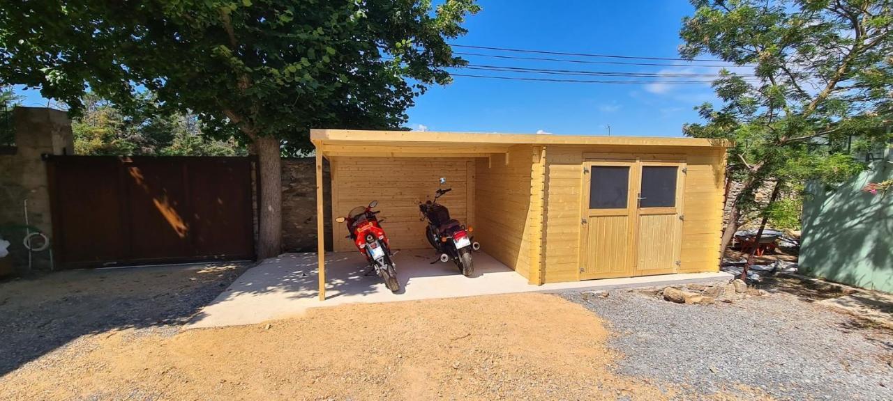 Вилла Roulotte Dans L'Aude Trausse Экстерьер фото
