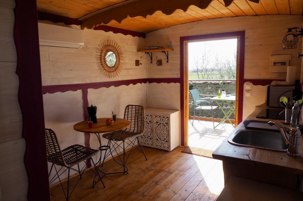 Вилла Roulotte Dans L'Aude Trausse Экстерьер фото
